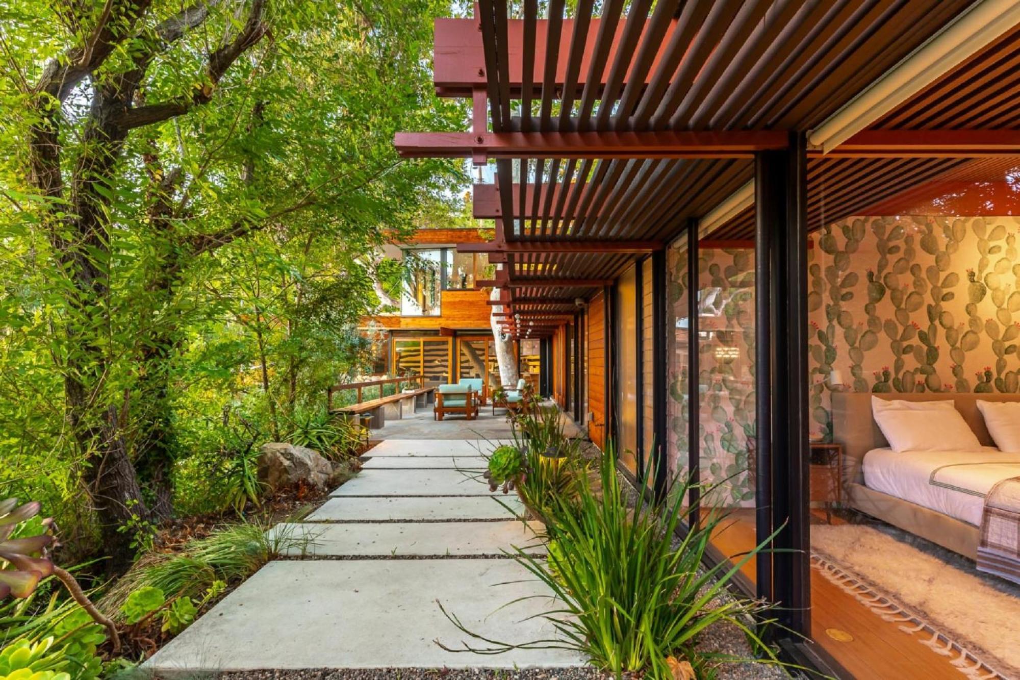 Hollywood Hills Midcentury Treehouse *